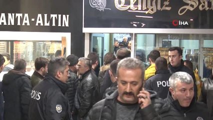 Kitap Sayfalarını Para Gibi Kesip Kuyumcudan 40 Bin TL'lik Bileziği Çaldı, Kaçarken Esnaf...