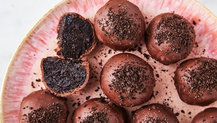 Betcha Can't Eat Just One Of These Oreo Cookie Balls