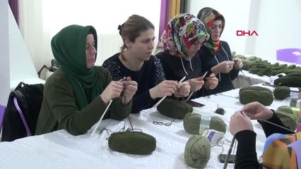 Tokat Doğu'da Görev Yapan Askerler İçin Örgü Örüyorlar