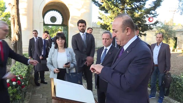 - Bakan Çavuşoğlu Malta Türk Askeri Şehitliğini ziyaret etti