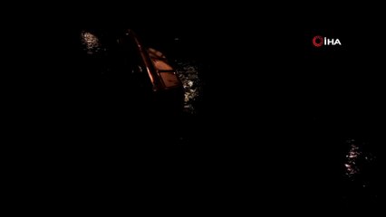 Yoğun sis nedeniyle otomobil dereye uçtu