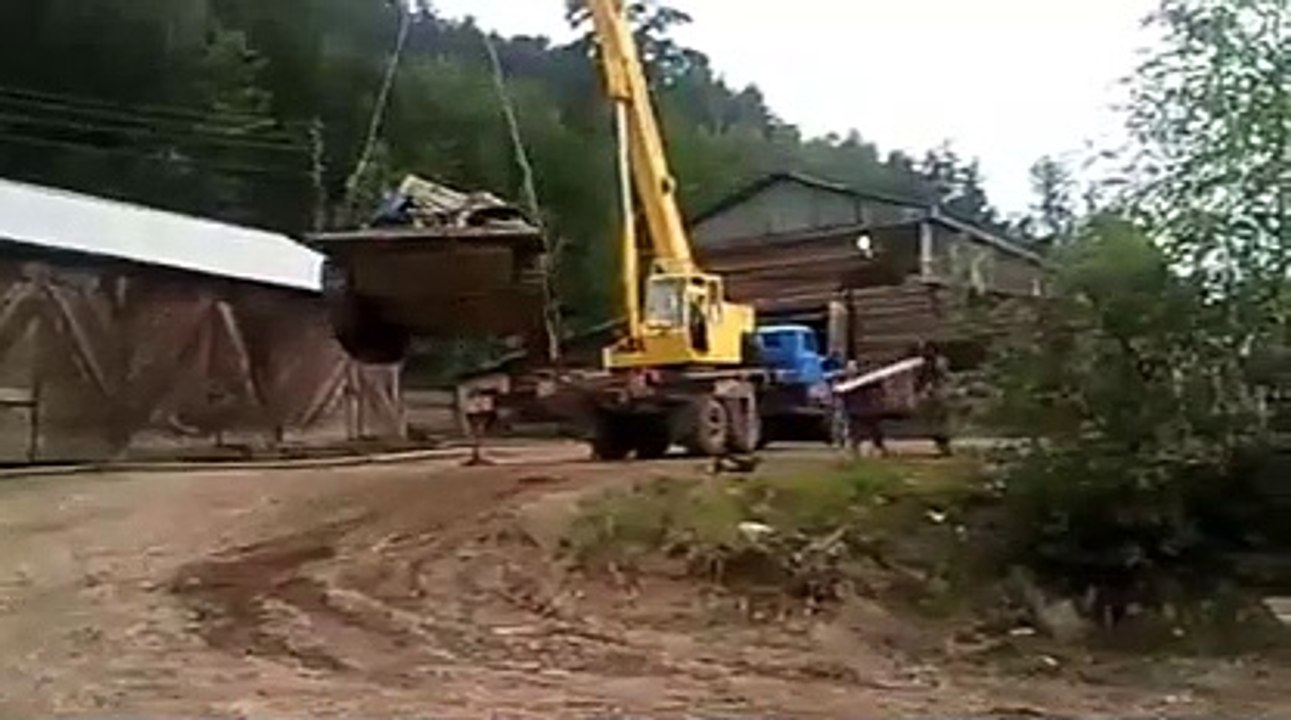 Quand le grutier voit trop gros et se rate complet