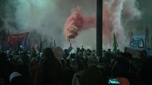 Protestos contra política laboral de Orbán