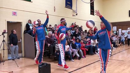 Gli Harlem Globetrotters a fianco dei bimbi sordi