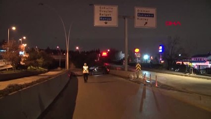 Lüks Otomobil Refüje Çarptı, Sürücüsü Yaralandı