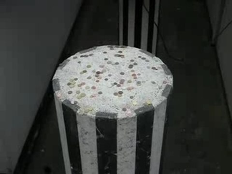 Daniel Buren: les colonnes du Palais Royal dites les deux plateaux