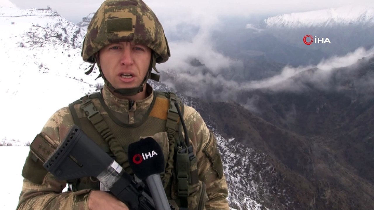 Mehmetçik 2202 rakımlı Çileklitepe Üs Bölgesi'nde kar kış demeden görev başında