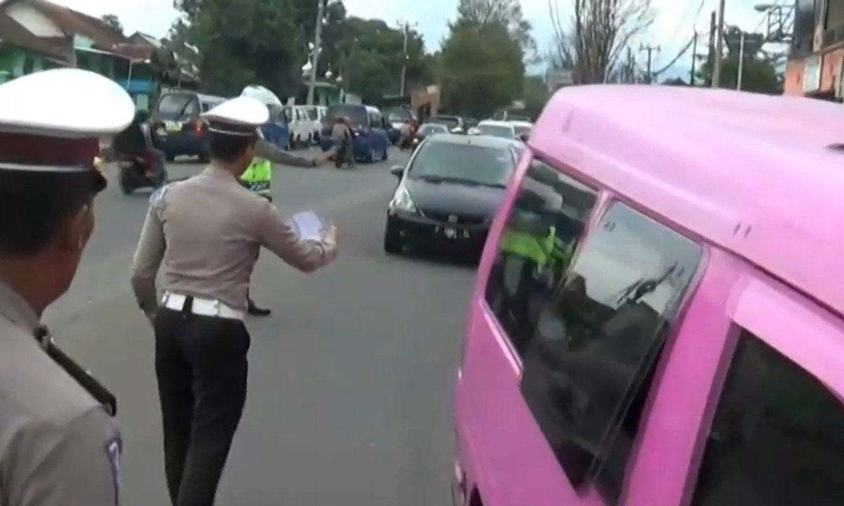 Liburan Akhir Tahun, Jalur Puncak Macet 5 Kilometer