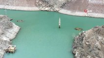 Deriner Barajı'nda Su Seviyesi Düştü, Bir Köy ve Cami Minaresi Ortaya Çıktı