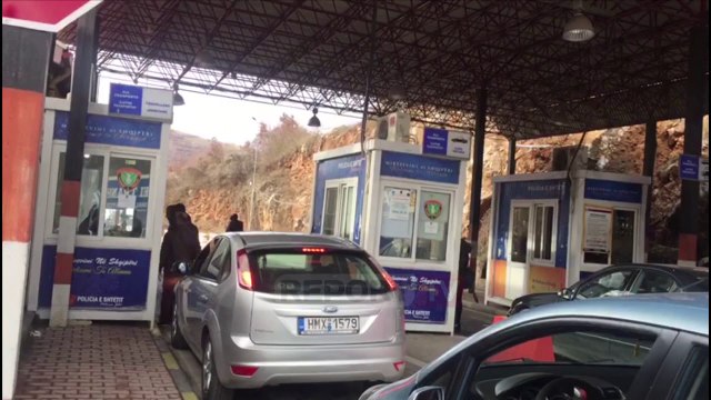 Fluks në doganën e Kapshticës, emigrantët shqiptarë kthehen në atdhe për festa