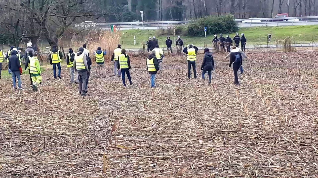 Voreppe : affrontements de plus en plus violents entre gilets jaunes et gendarmes