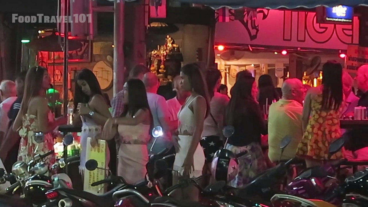 Pattaya Beach -- Loy Krathong Night