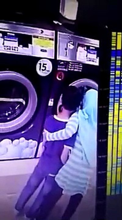 Choc : il enferme son petit frère dans une machine à laver pour s'amuser !