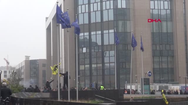 Dha Dış - 80 Göstericiye Karşı, 500'e Yakın Polis, 40 Polis Aracı, 2 Toma ve Helikopterle Tedbir - 2