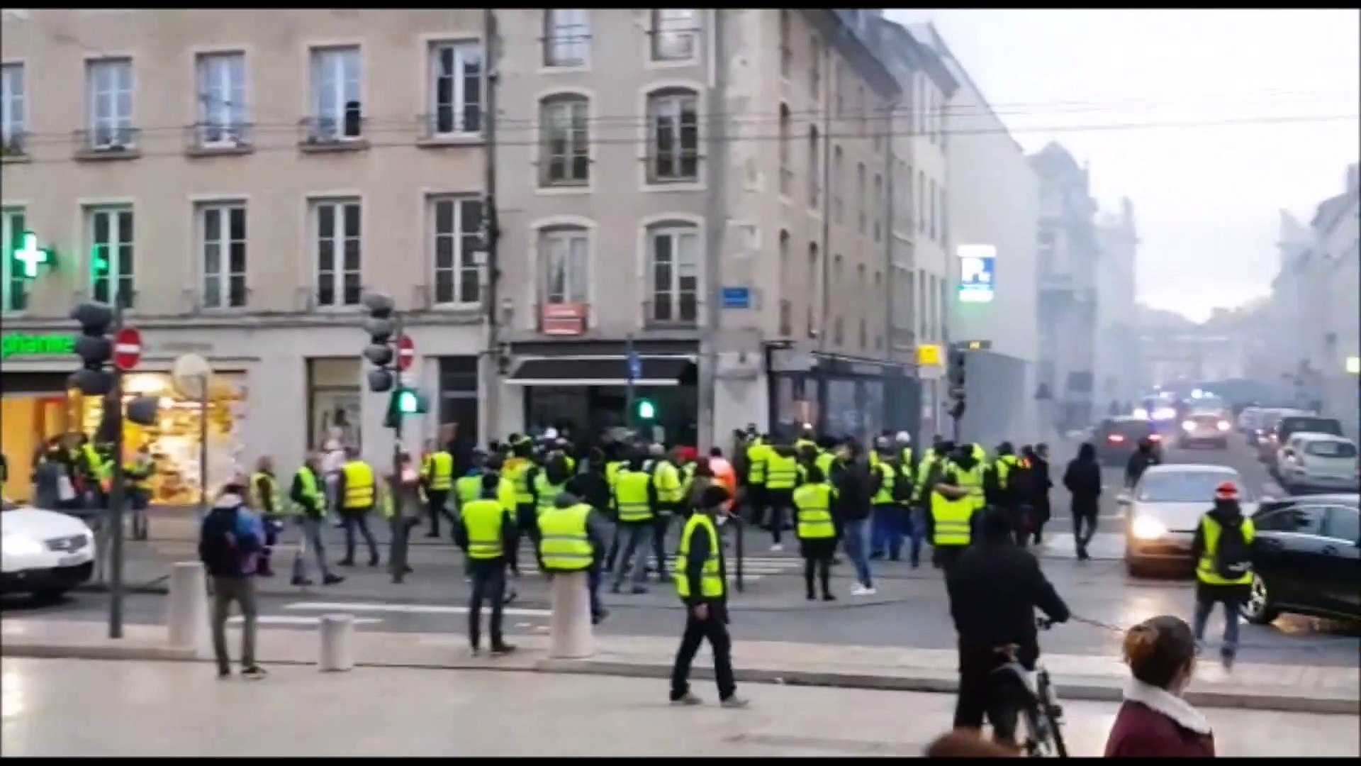 Gilets jaunes : la manifestation à Nancy - Vidéo Dailymotion