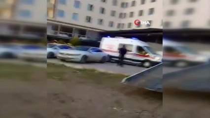 İzmir'de fren yerine gaza basınca denize uçtular