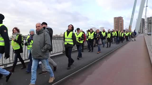 Hollanda'da Sarı Yelekliler Hükümetin Politikalarını Protesto Etti