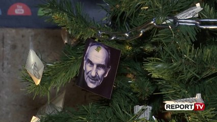 'Common ism'/ Bredhi i Krishtlindjeve në Bunk’art 2, me yllin e komunizmit & portretet e martirëve