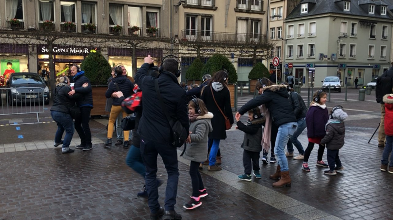 Déambulation casquée  avec la Cie Magic Meeting à Coutances