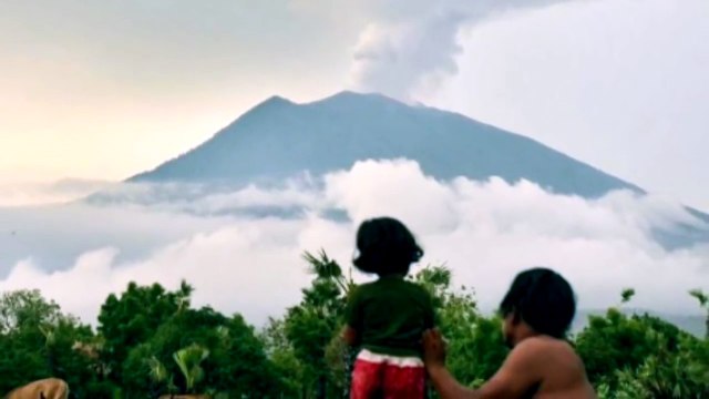 Indonesia volcano eruption Bali and Sumatra on ALERT as 20 volcanoes rumble