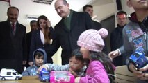 İçişleri Bakanı Soylu, sığınmacı çocuklara oyuncak hediye etti