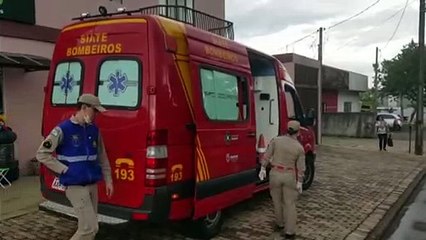 Carro e bicicleta colidem na região do Bairro Santa Felicidade