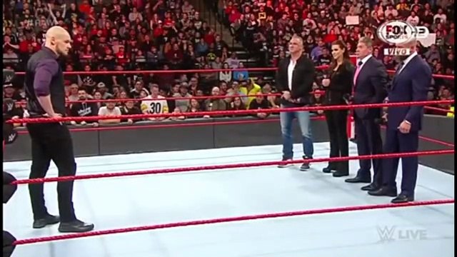 WWE RAW La familia Mcmahon le da una oportunidad a Baron Corbin en español latino