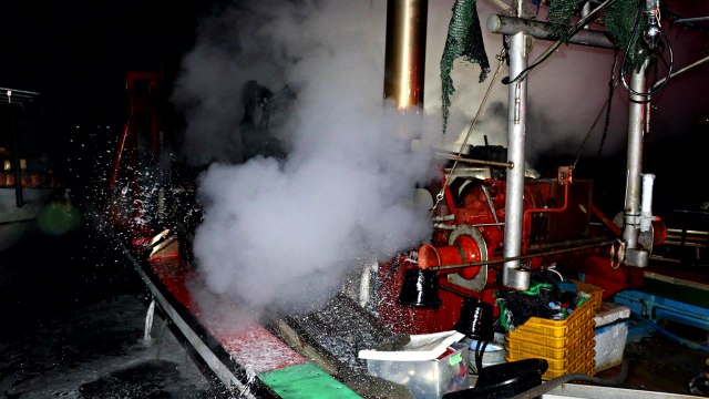 경남 사천서 6톤 선박 화재...3천만 원 피해 / YTN