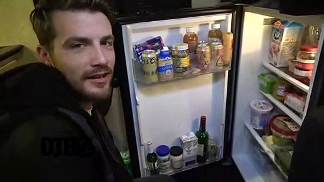 Hands Like Houses - BUS INVADERS Ep. 1390