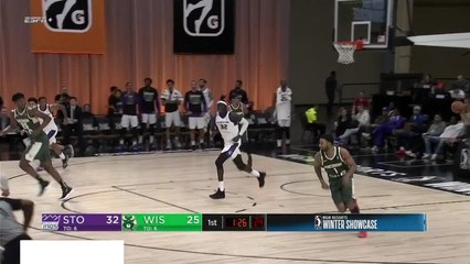 Wenyen Gabriel throws down the alley-oop!
