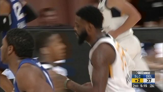 Willie Reed slams home the alley-oop