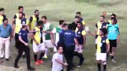 Yeşil saha karıştı, tekmeler havada uçuştu