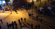 Başkent'te Şizofreni Hastası Öğretmen, Tüm Mahalleyi Ayağa Kaldırdıktan Sonra Boğazına Bıçak Dayayıp Polisleri Taşladı