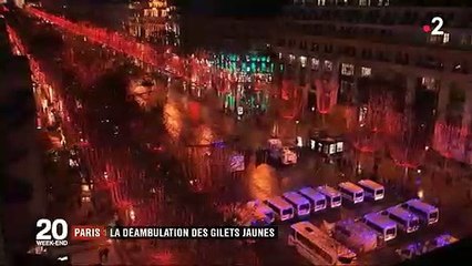 Gilets jaunes - Regardez la vidéo qui choque les Français et les politiques d'un policier obligé de sortir son arme pour se défendre
