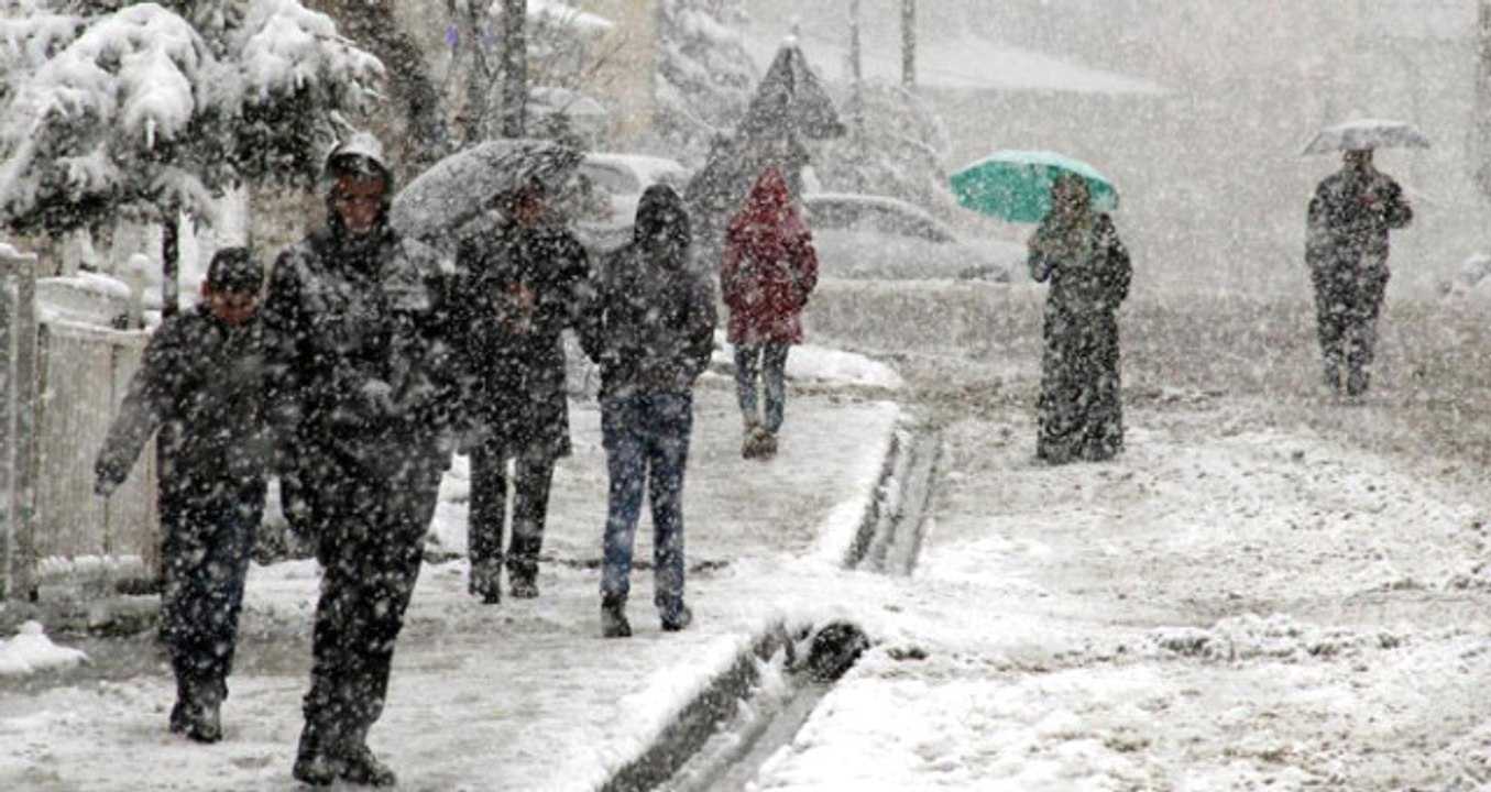 İstanbul'a Kar Uyarısı! Meteoroloji Tarih Verip Uyardı