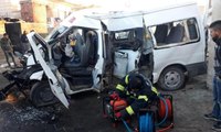 İşçileri taşıyan minibüs kaza yaptı