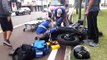 Rapaz tem lesões graves ao bater moto em poste