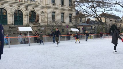 La patinoire de Noël est ouverte place de la mairie