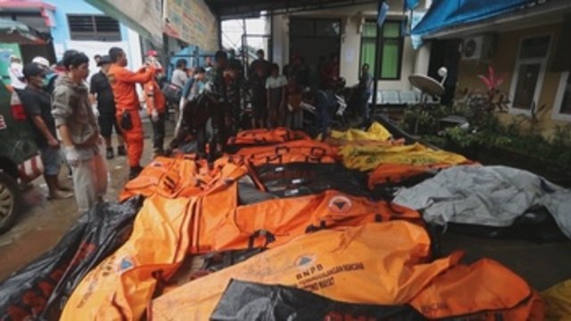 Al menos 168 fallecidos por un tsunami en el estrecho indonesio de Sonda