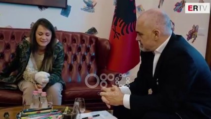 Ora News - Rama pret në zyrë efektiven Ina Muka: Vendim për shpërblim financiar