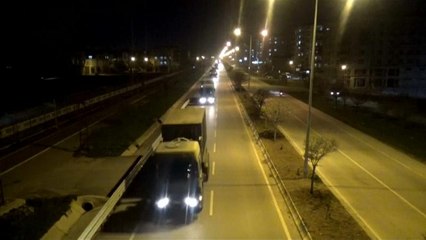 دبابات ومدافع "هاوتزر" وقوات خاصة: تركيا تحرك قواتها نحو الحدود مع سوريا