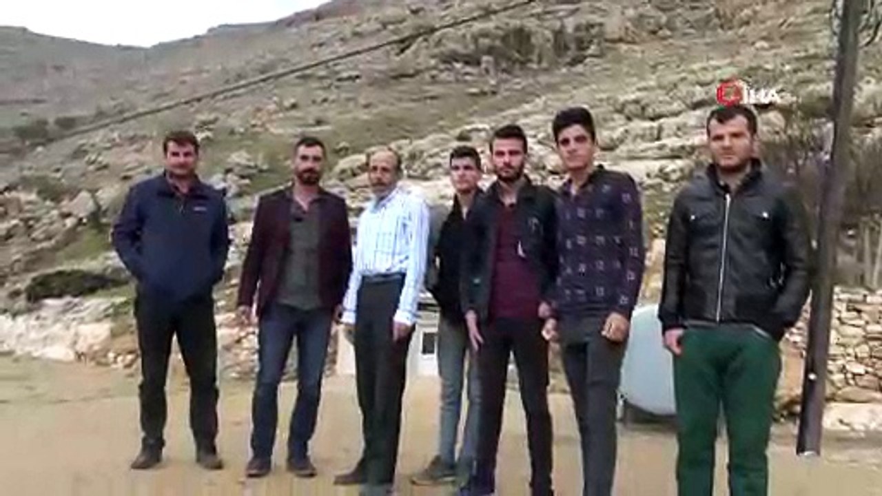 Kayalar köyünde koparak köye doğru yuvarlanan kayalar vatandaşları tedirgin ediyor