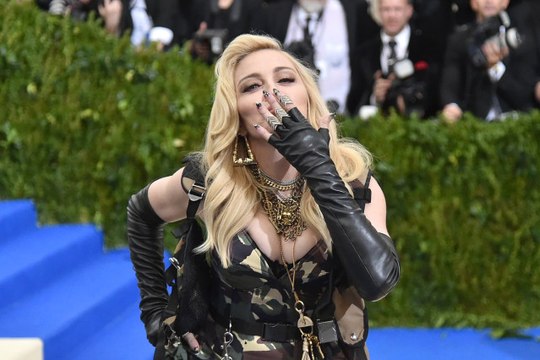Pop Müziğinin Kraliçesi Madonna, Çıplak Pozuyla Kendisini Eleştirenlere Meydan Okudu