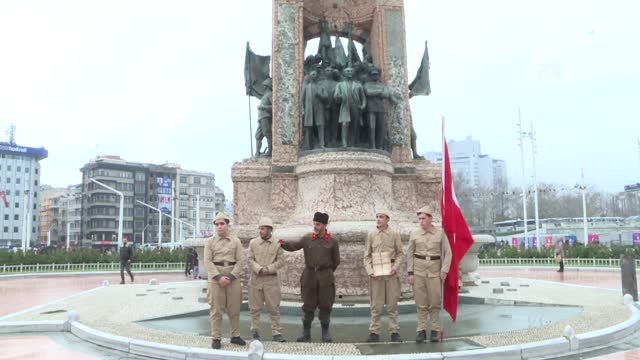 Sarıkamış Şehitleri İçin Taksim'de Nöbet Tuttular