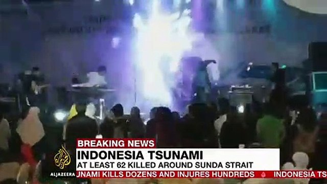 Indonesia tsunami kills scores, hundreds injured - Al Jazeera English (2)