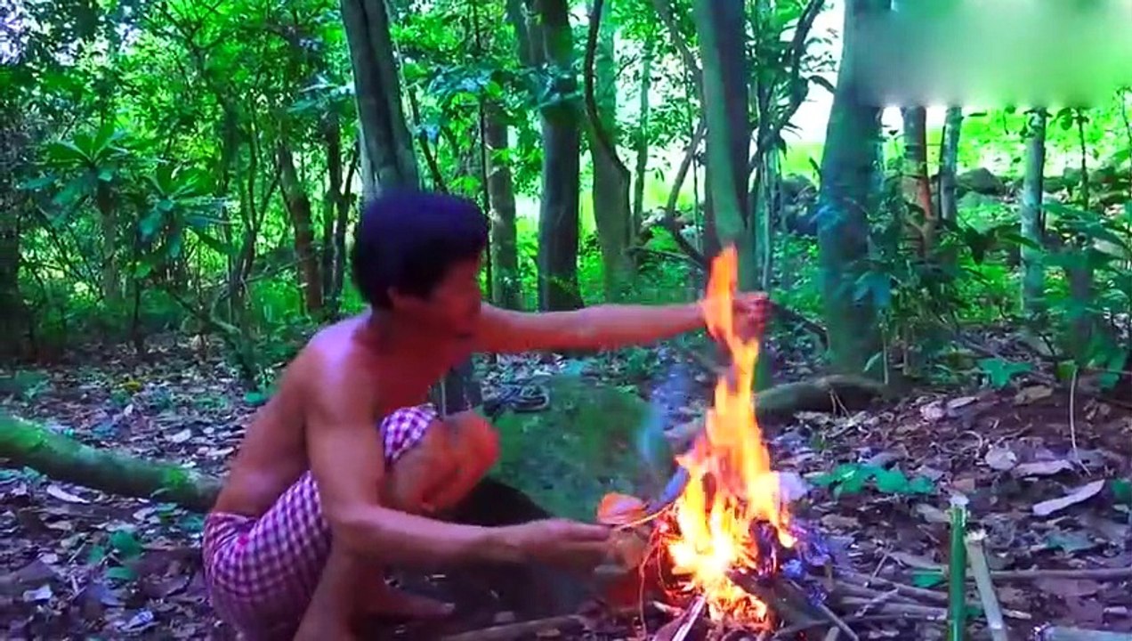 Vietnamese big brother wilderness food, a big water snake eats like this, netizen psychologically powerful
