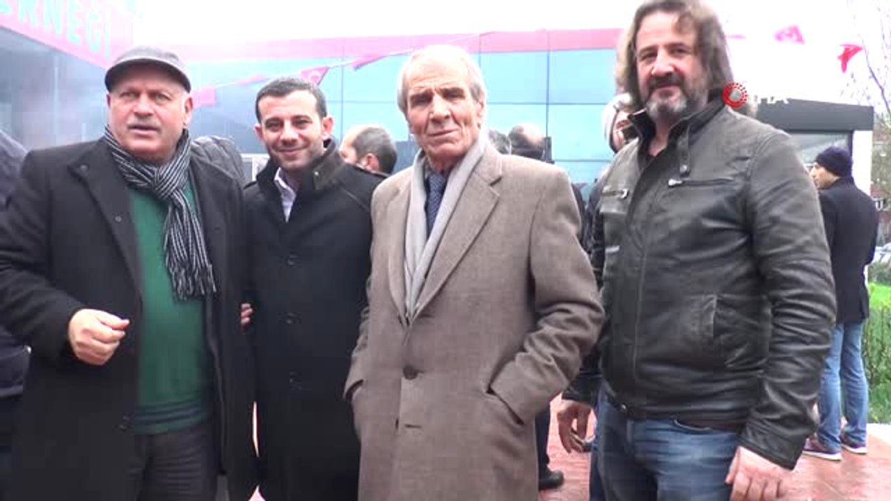 Yağmur Altında 1 Ton Hamsi Kemençe ve Horon Eşliğinde 2 Saatte Tükendi