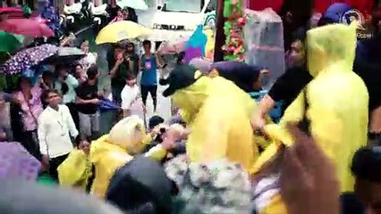 Stars, fans brave the rains for MMFF Parade 2018