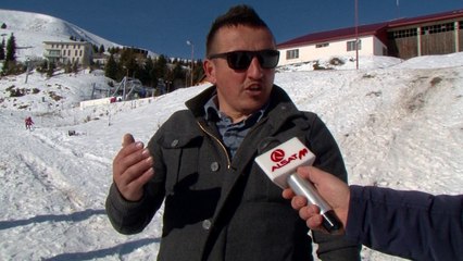 Kodra e diellit “vërshohet” nga turistët e parë