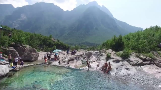 Ora News - Dhurata e fundvitit, Fatjon Plaku sjell Shqipërinë turistike në një album fotografik